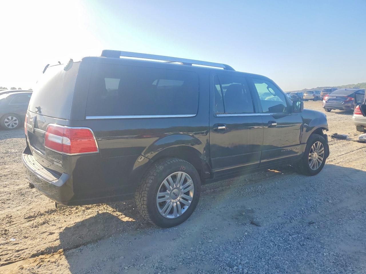 2014 Lincoln Navigator L - Фото 3