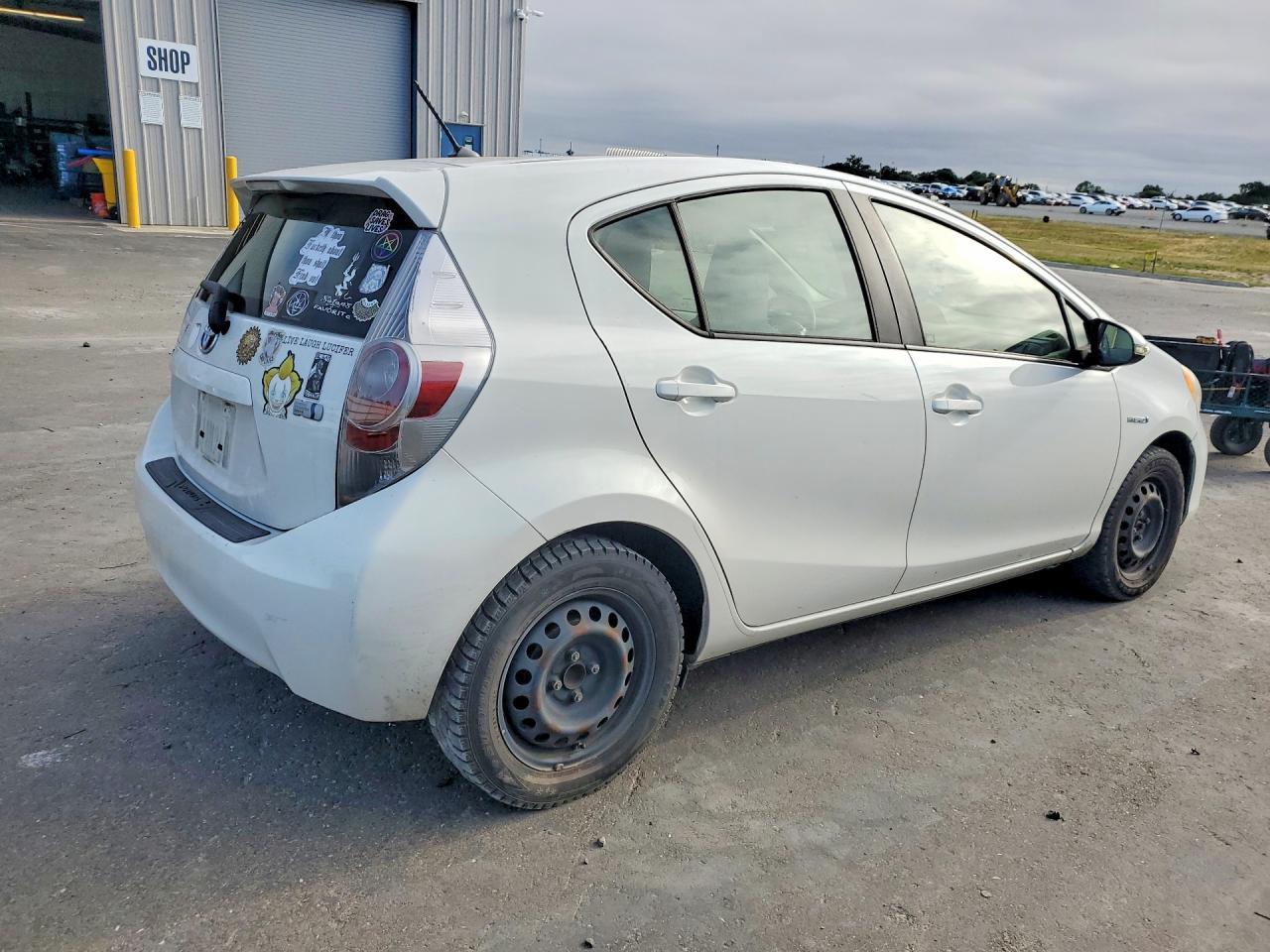 2014 Toyota Prius C One - Image 3