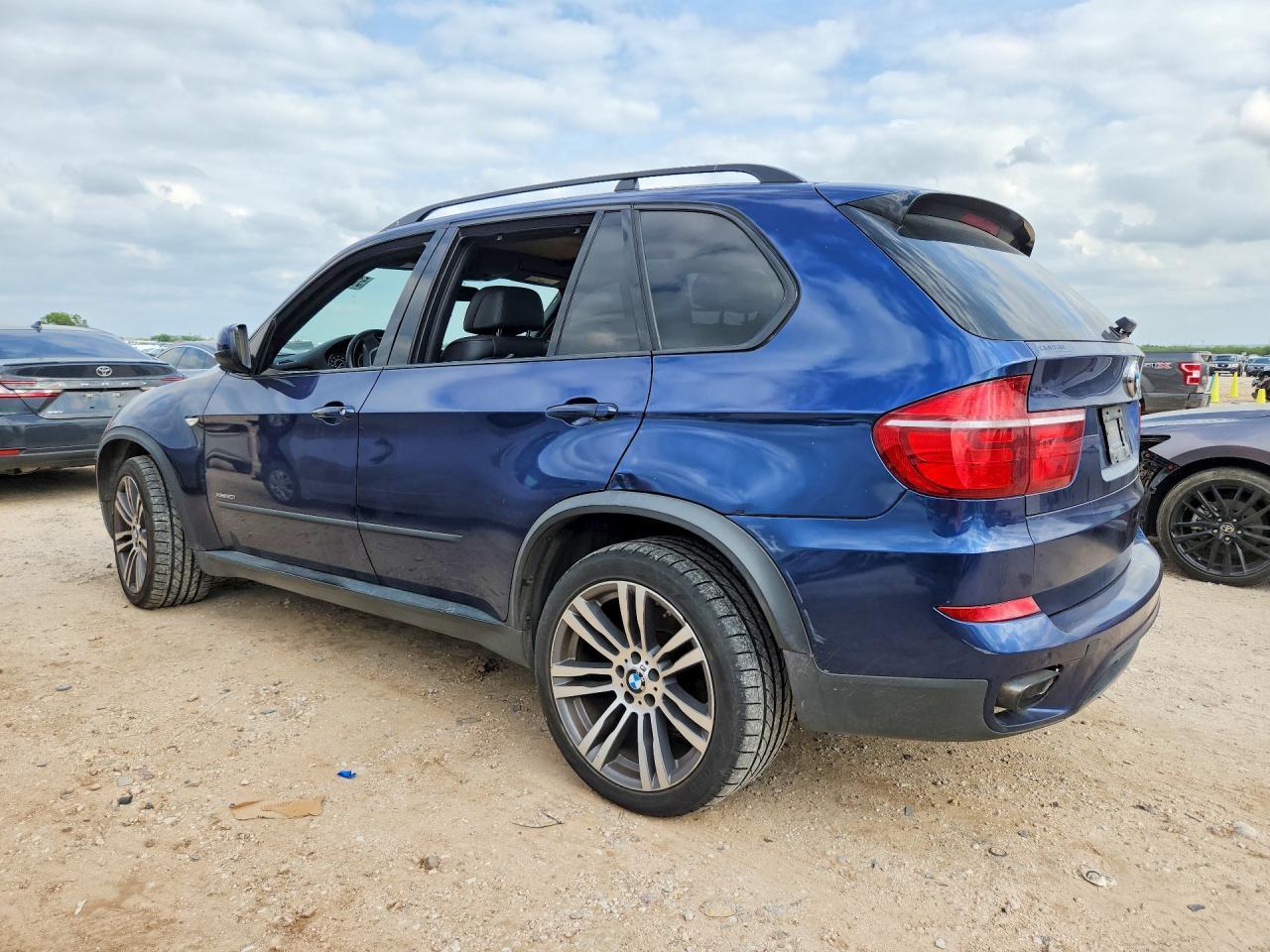 2011 BMW X5 xDrive50I - Image 2