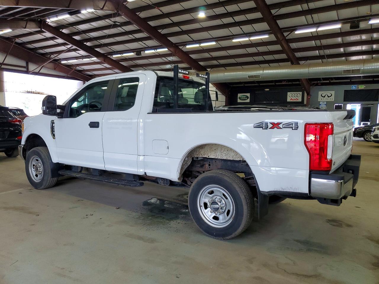 2017 Ford F350 Super Duty - Фото 2