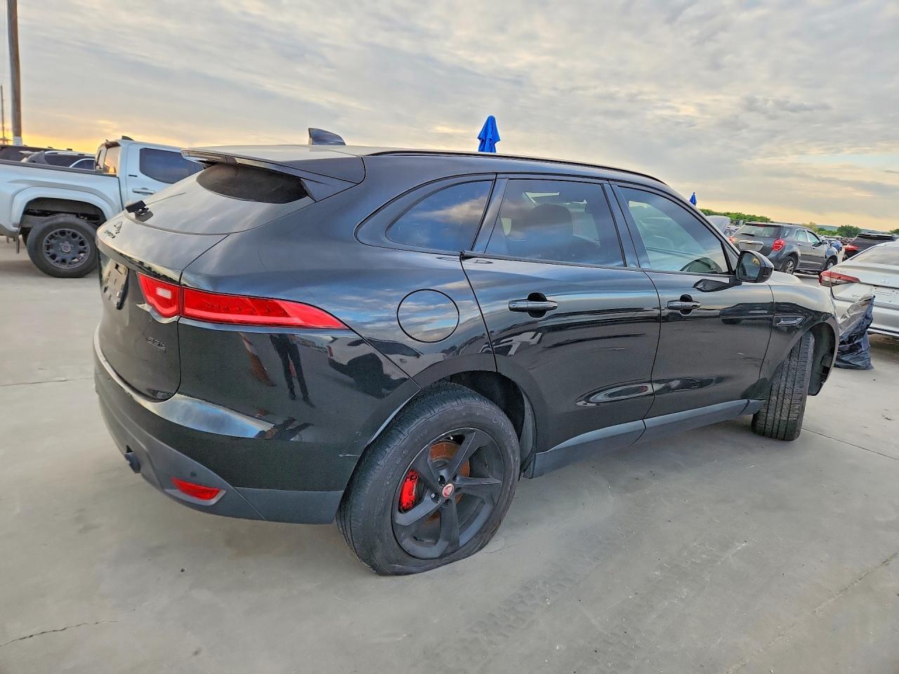2018 Jaguar F-Pace Premium 25T - Image 3