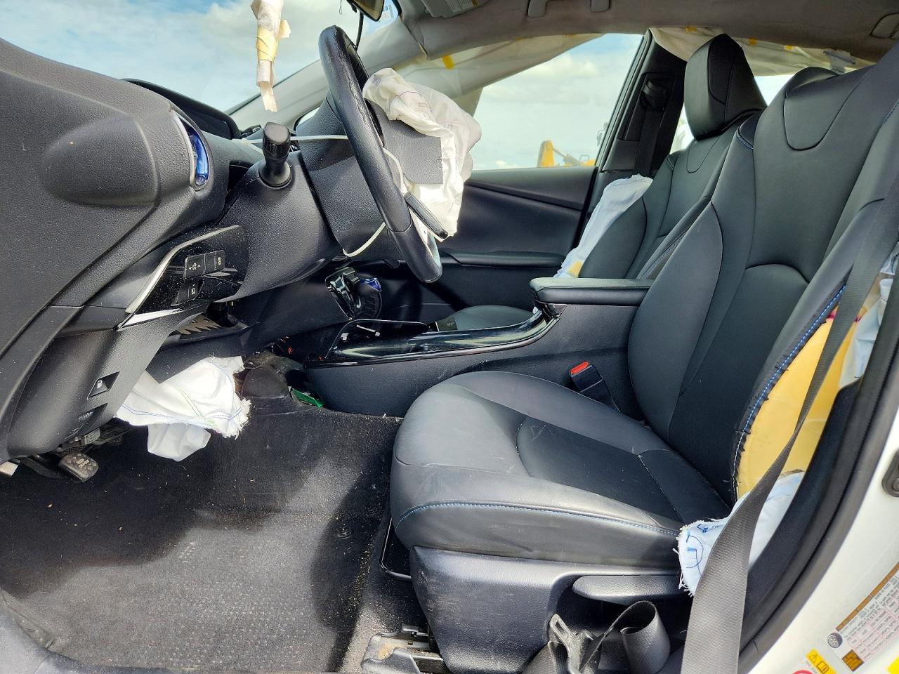 2016 Toyota Prius Three Touring - Фото 7