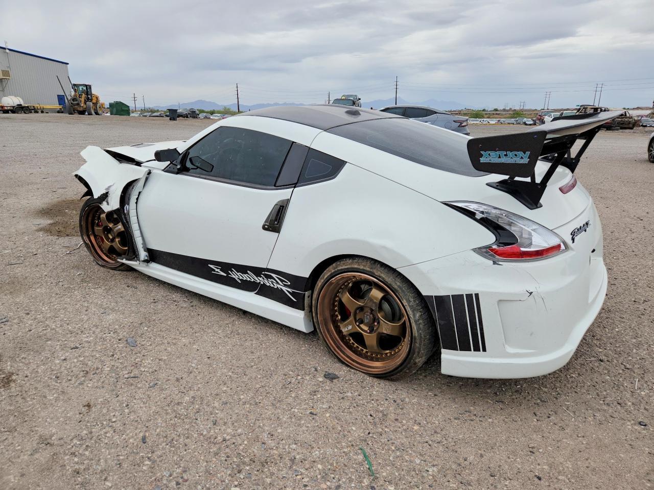2017 Nissan 370Z Sport - Фото 2