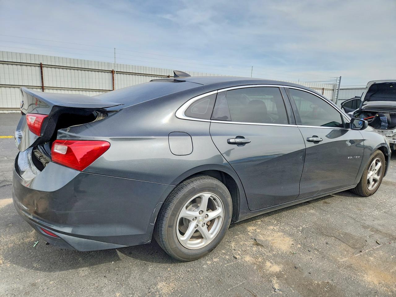 2017 Chevrolet Malibu Ls - Фото 3