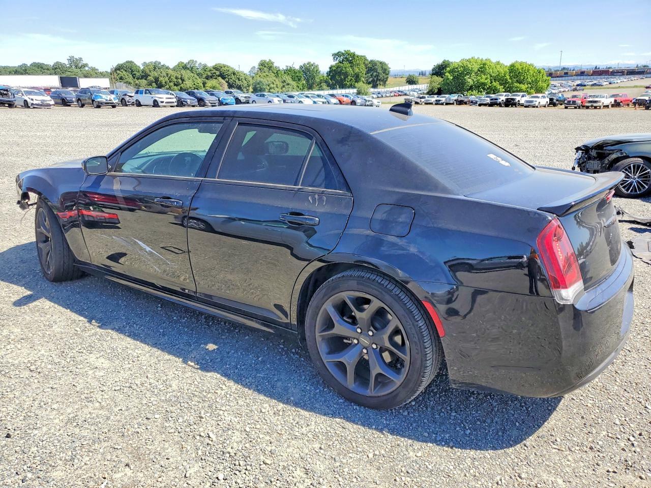 2020 Chrysler 300 S - Фото 2
