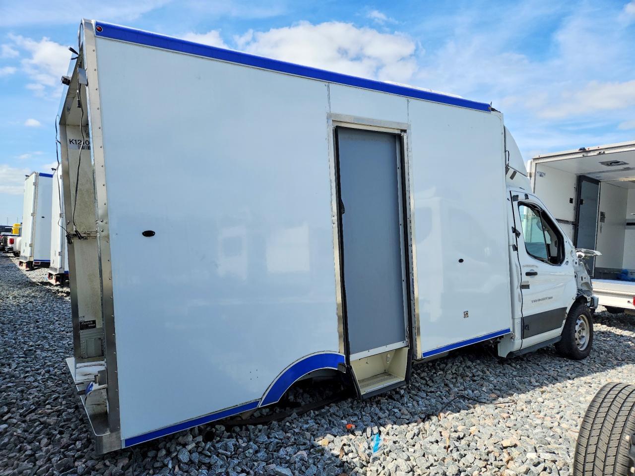 2020 Ford Transit Delivery Truck - Фото 3