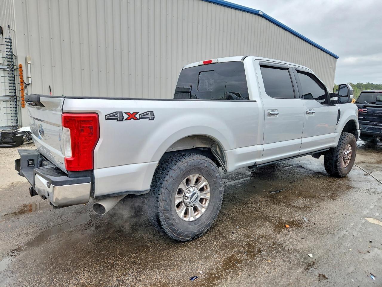 2017 Ford F250 Super Duty - Image 3