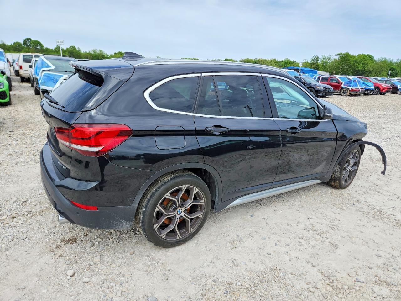 2021 BMW X1 xDrive28I - Фото 3