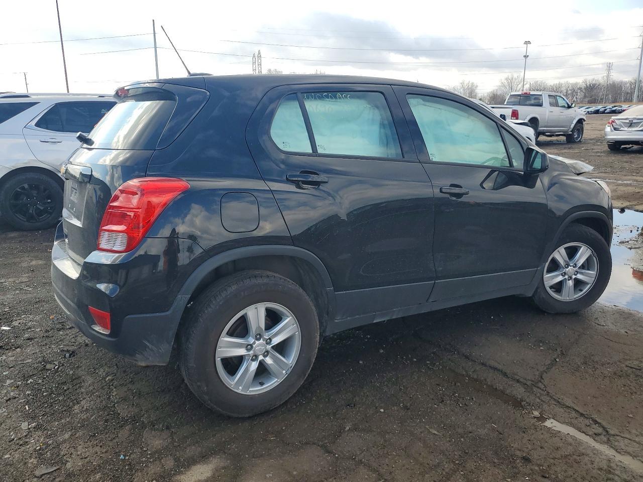 2019 Chevrolet Trax Ls - Image 3