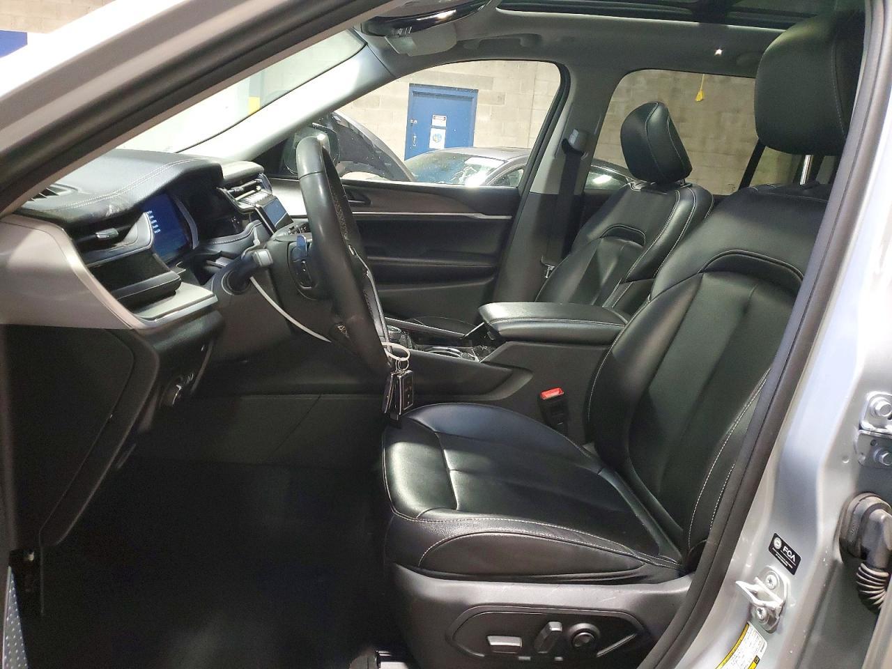 2023 Jeep Grand Cherokee - Image 7