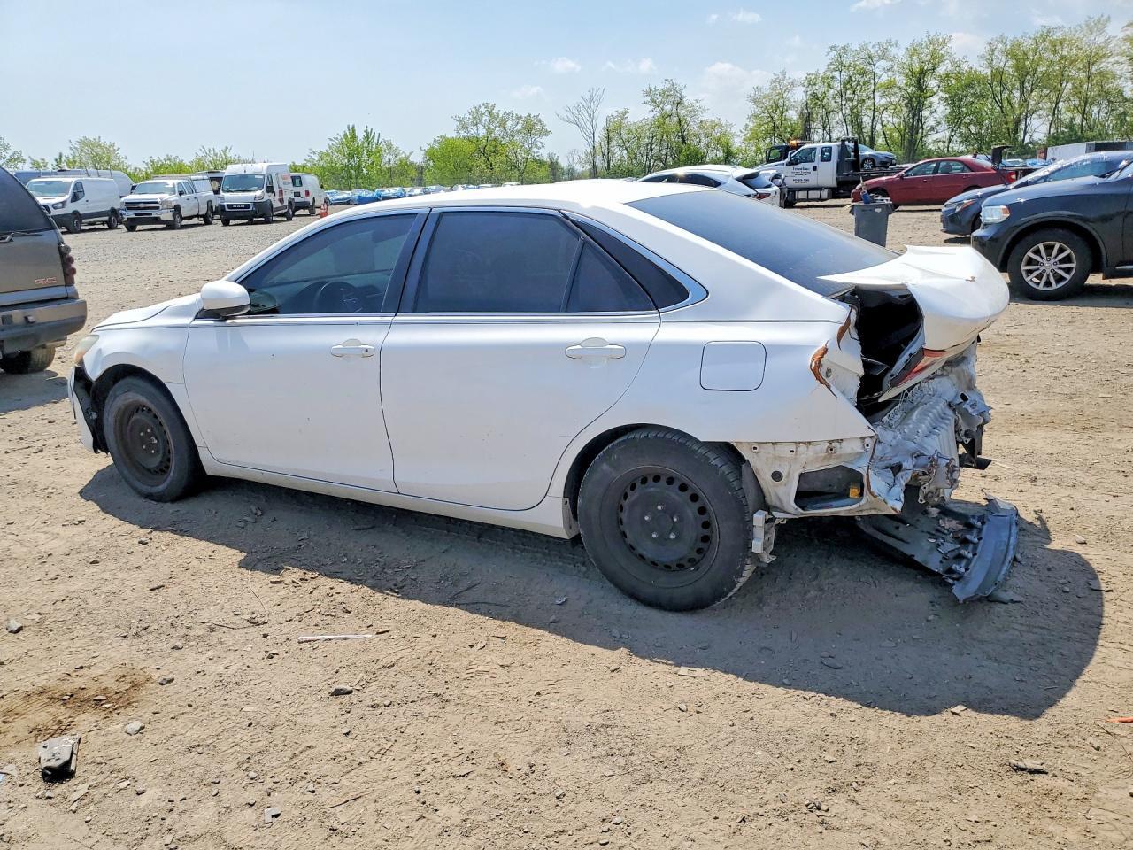 2016 Toyota Camry Le - Image 2