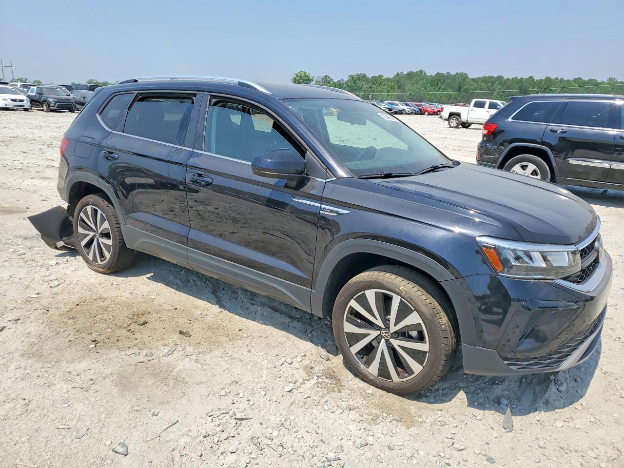 2022 Volkswagen Taos Se - Image 4