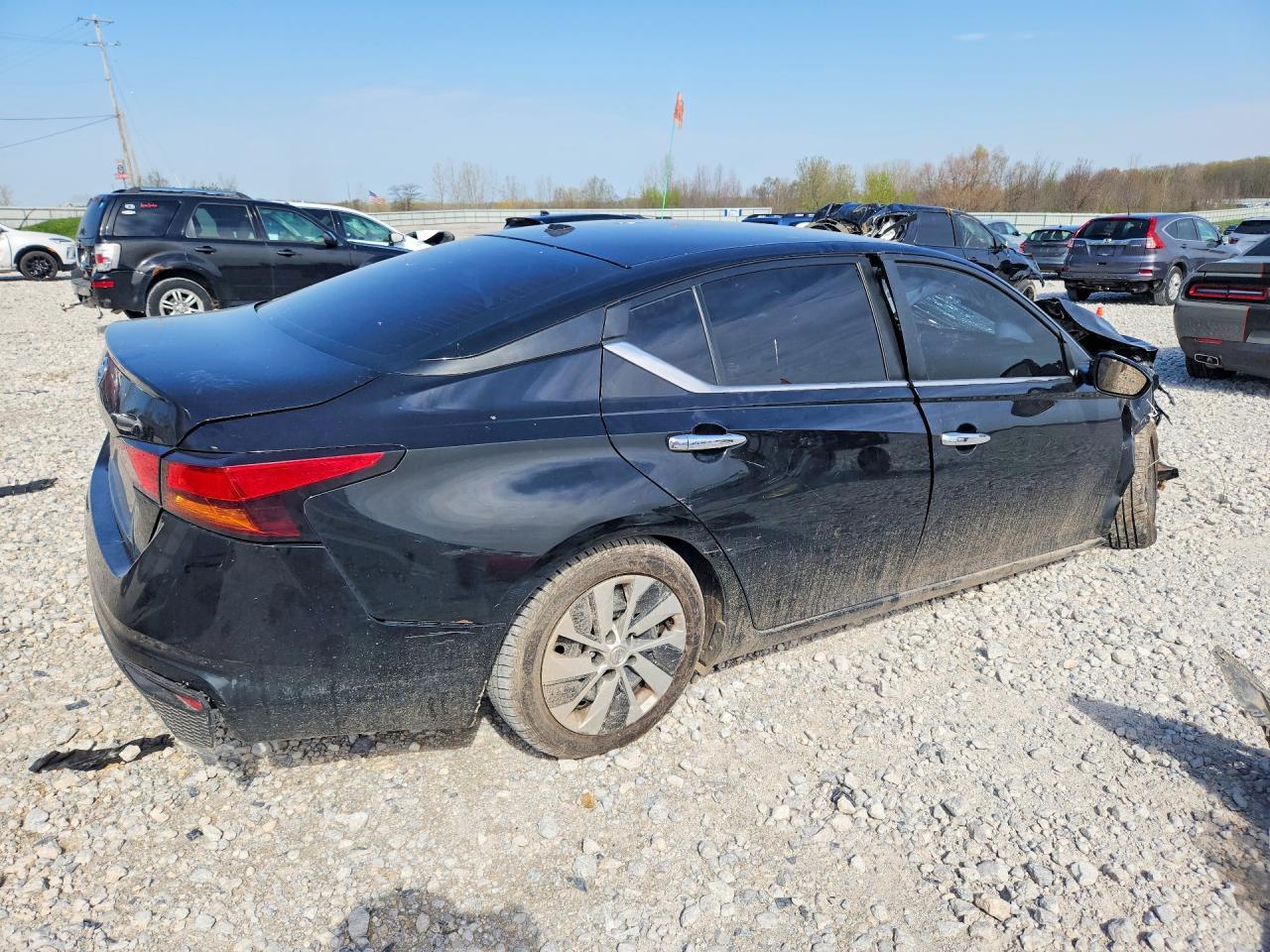 2020 Nissan Altima S - Фото 3