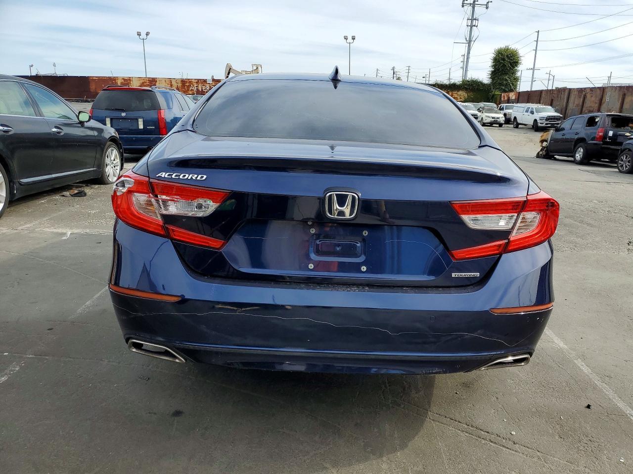 2018 Honda Accord Touring - Image 6