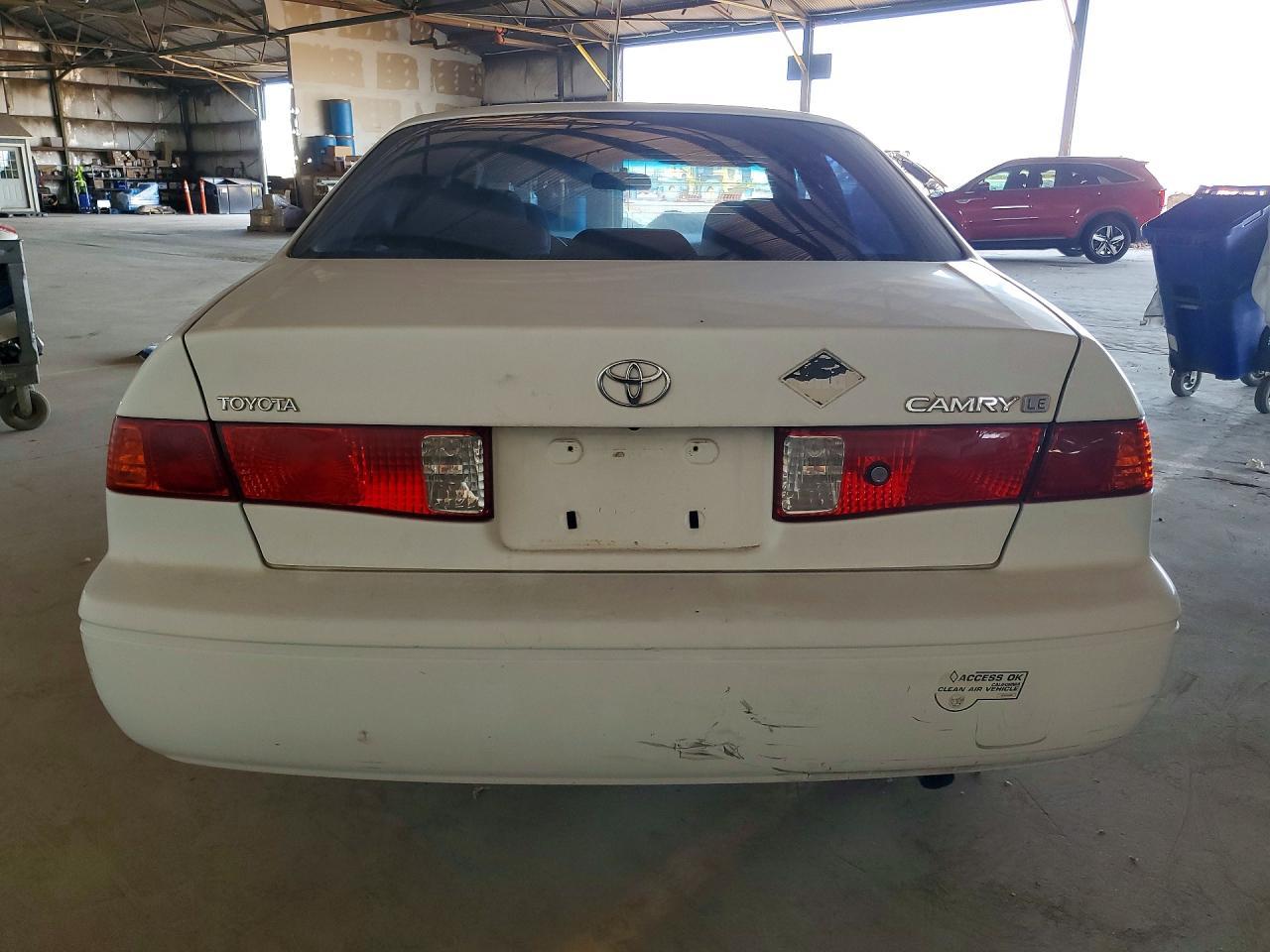 2000 Toyota Camry Le - Фото 6