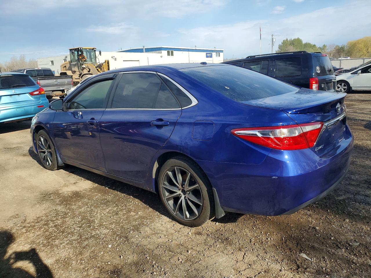 2015 Toyota Camry Le - Фото 2