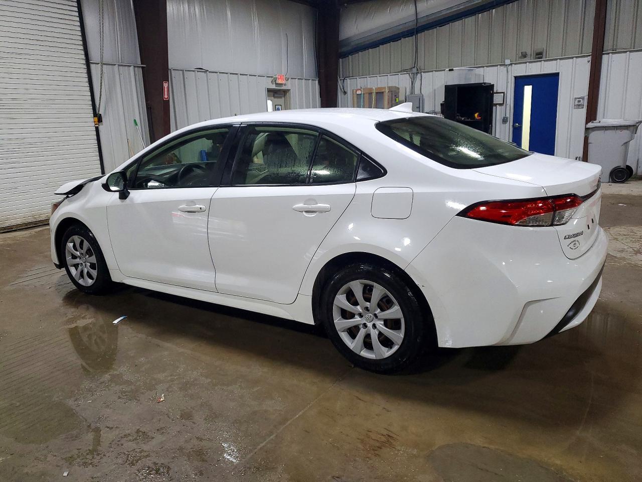 2022 Toyota Corolla Le - Фото 2