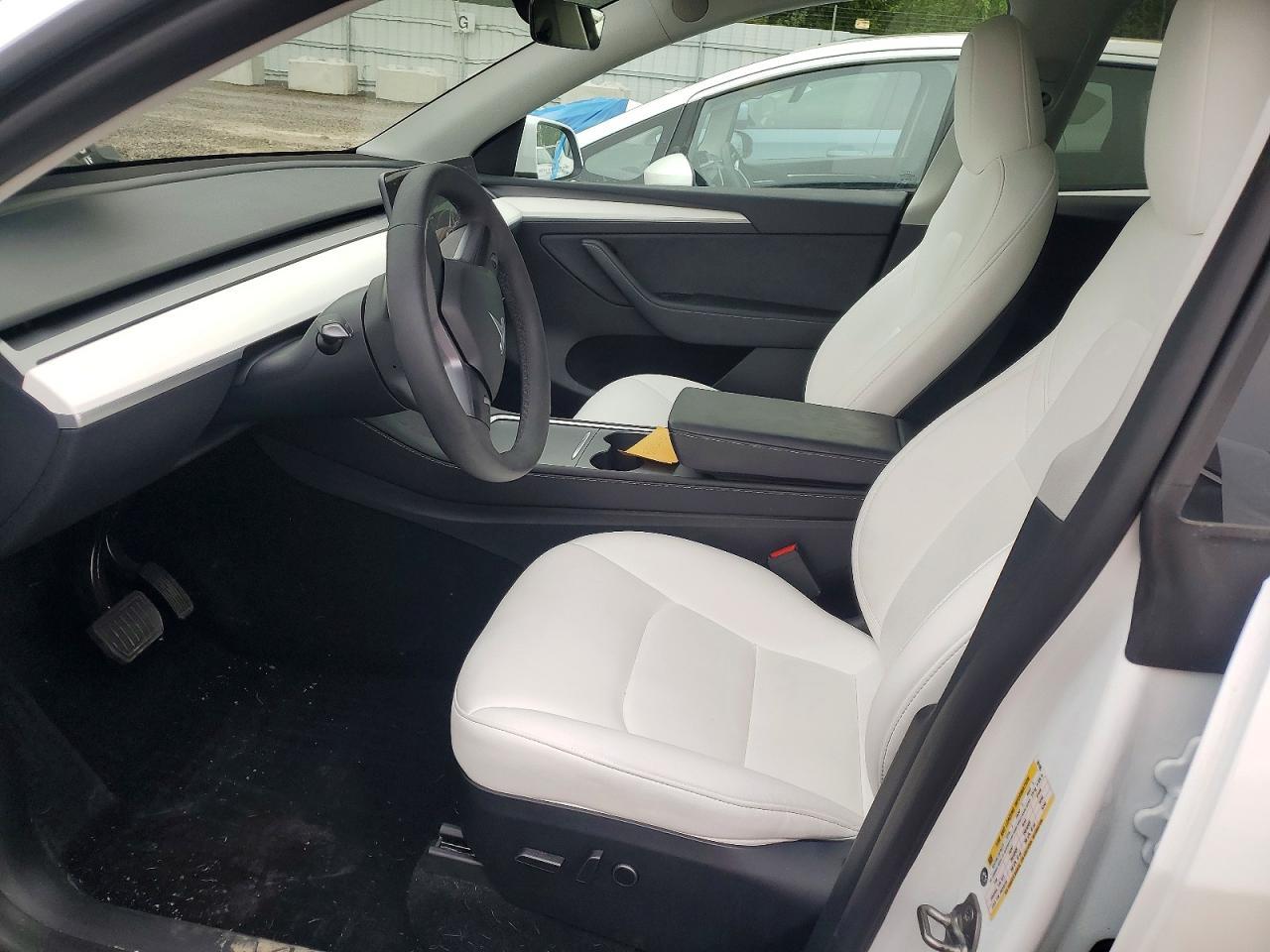 2025 Tesla Model Y - Фото 7
