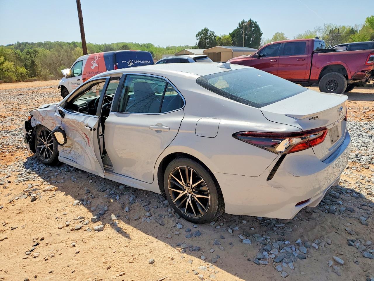 2023 Toyota Camry Se - Image 2