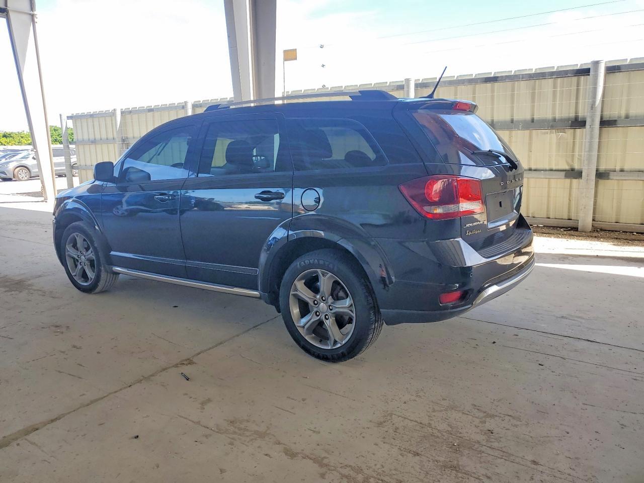 2016 Dodge Journey Crossroad - Image 2