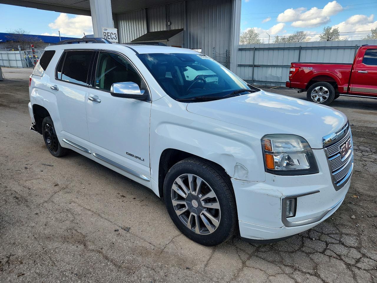 2016 GMC Terrain Denali - Image 4