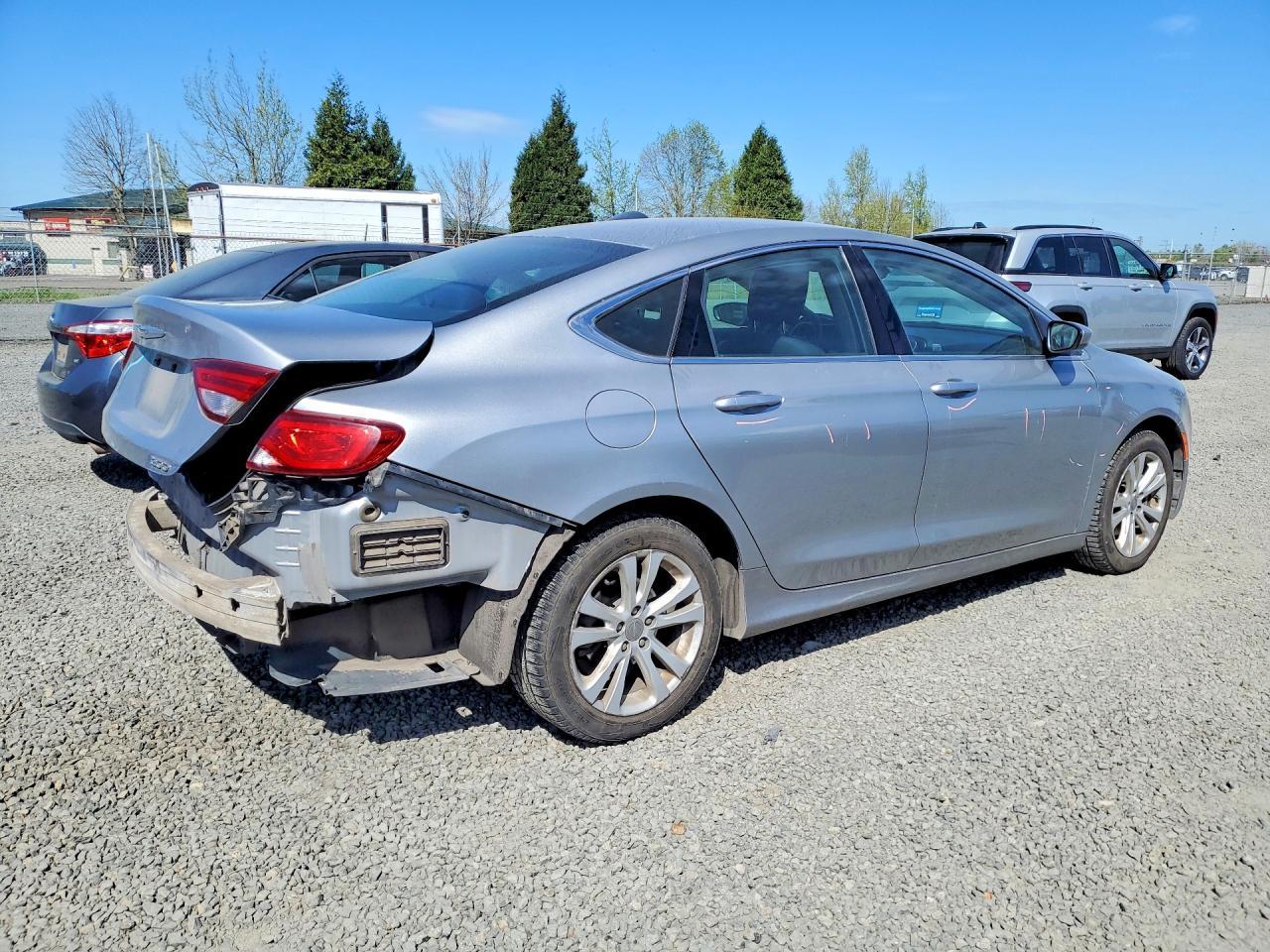 2015 Chrysler 200 Limited - Image 3