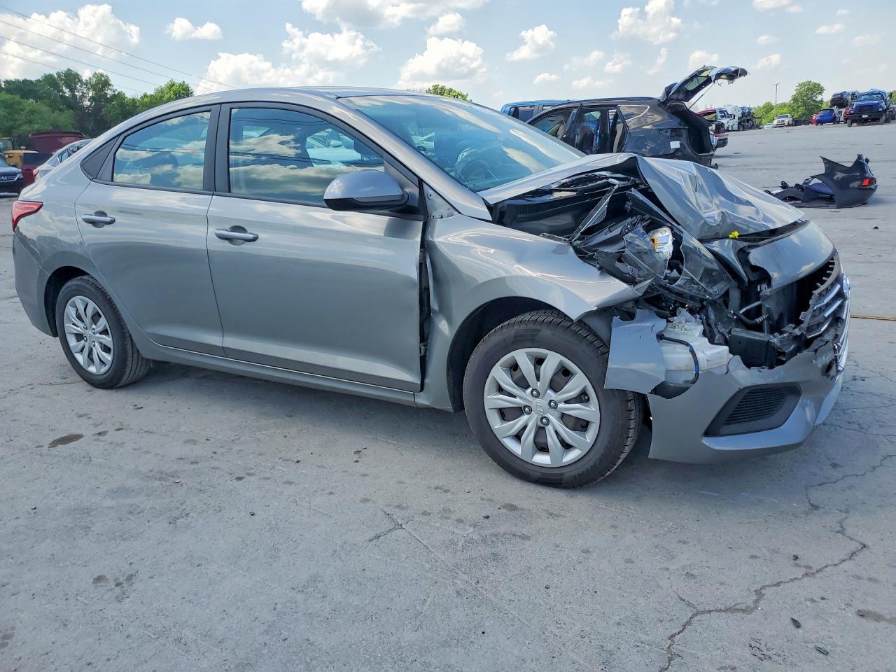 2022 Hyundai Accent Se - Фото 4