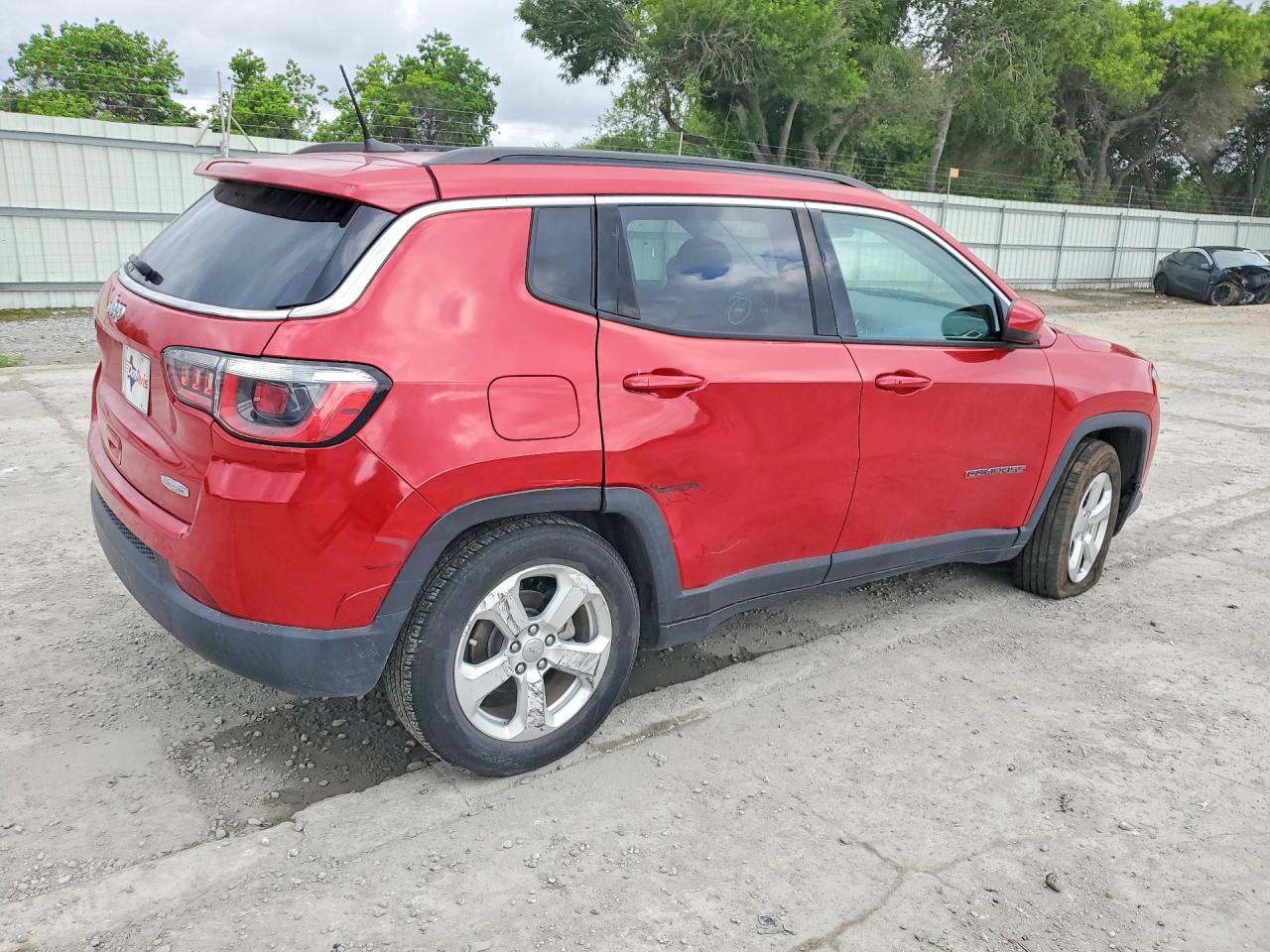 2018 Jeep Compass Latitude - Image 3