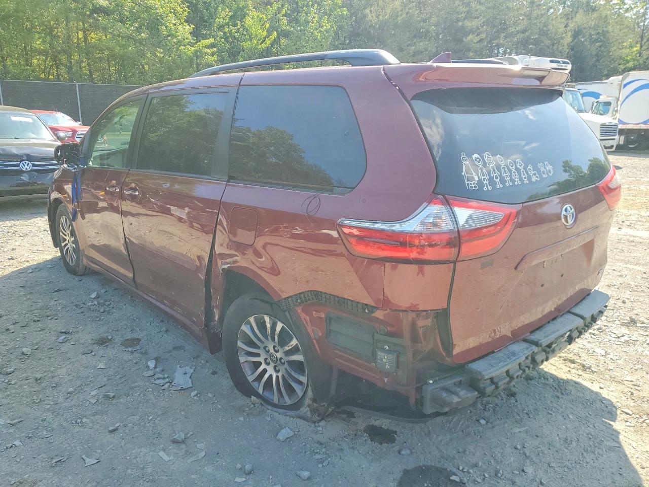 2020 Toyota Sienna Xle 8-Passenger - Фото 2