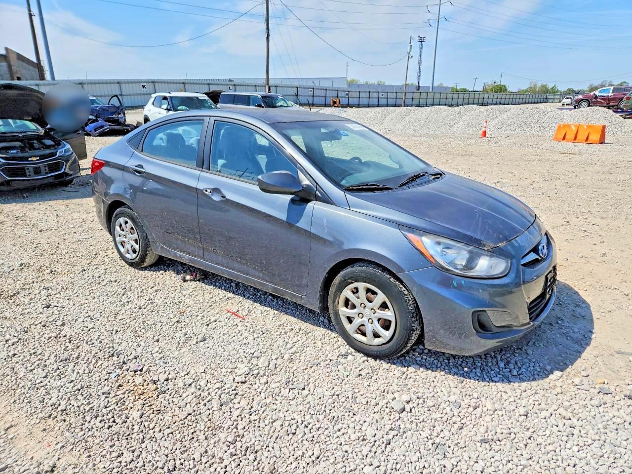 2013 Hyundai Accent Gls - Image 4