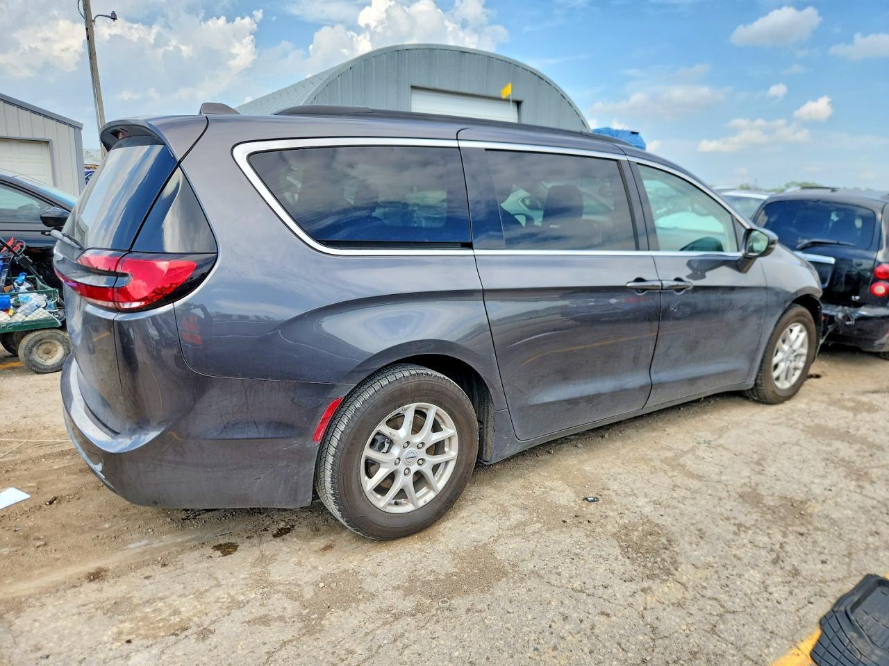 2022 Chrysler Pacifica Touring L - Image 3