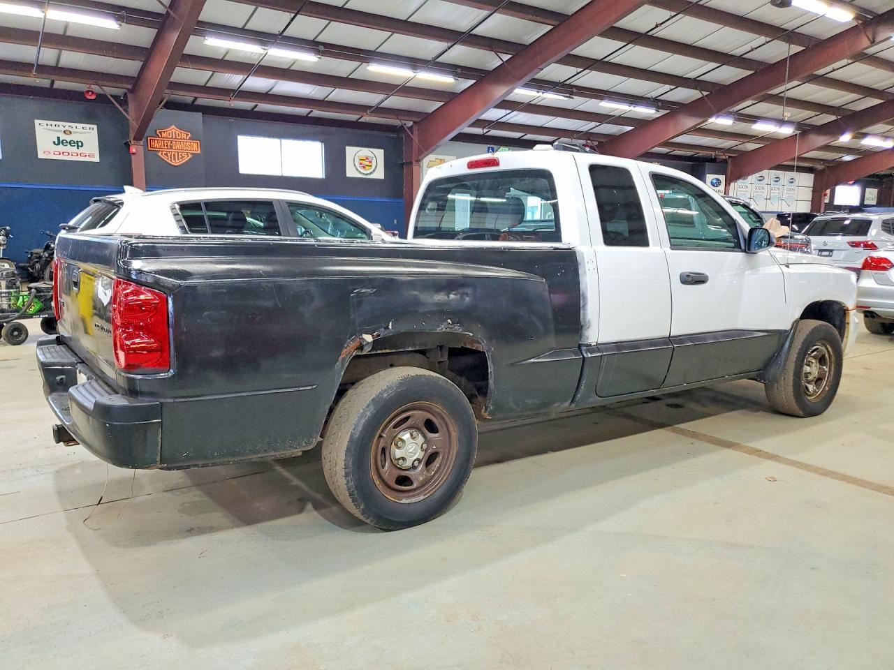 2010 Dodge Dakota St - Image 3