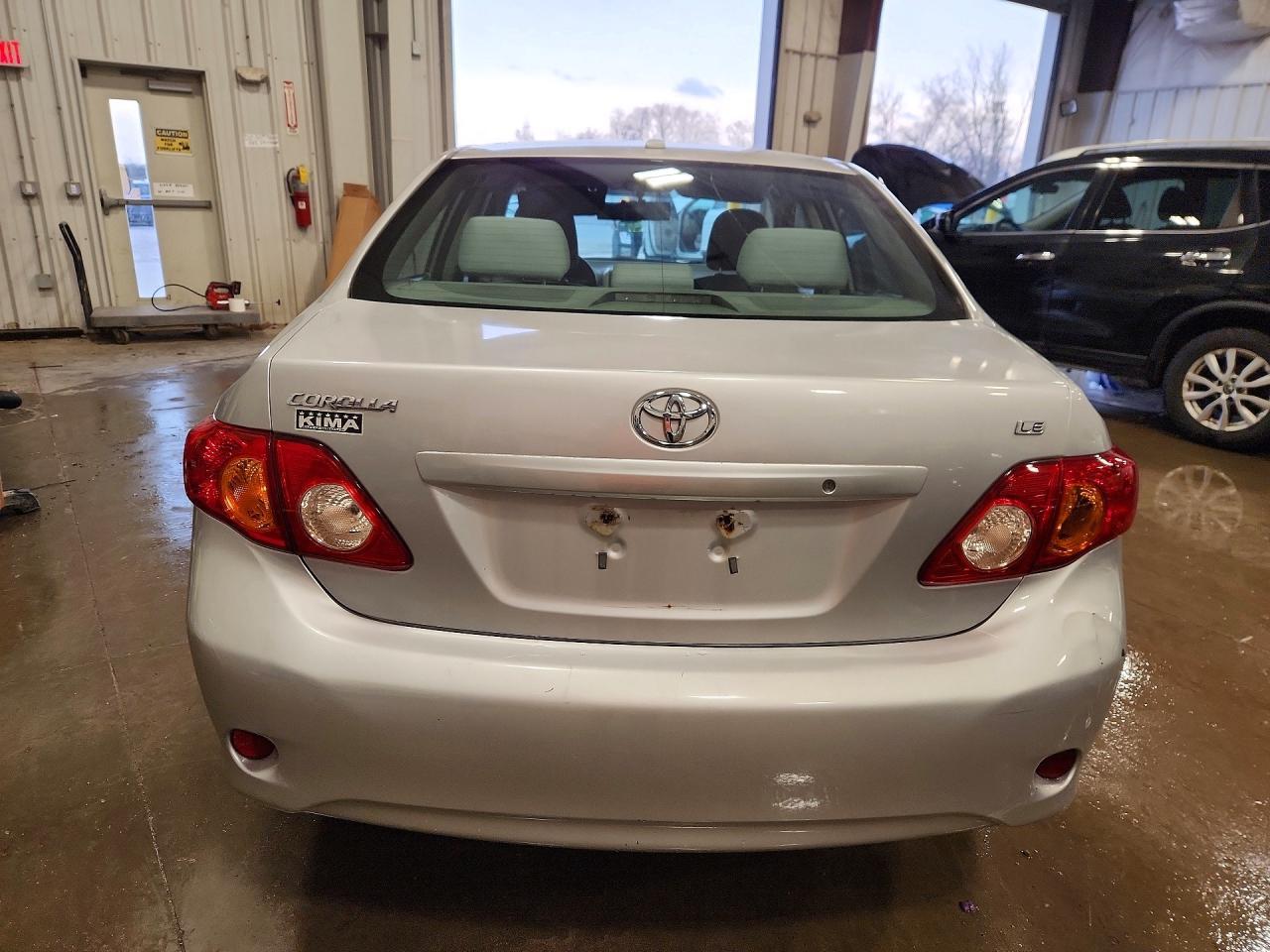 2010 Toyota Corolla Le - Фото 6