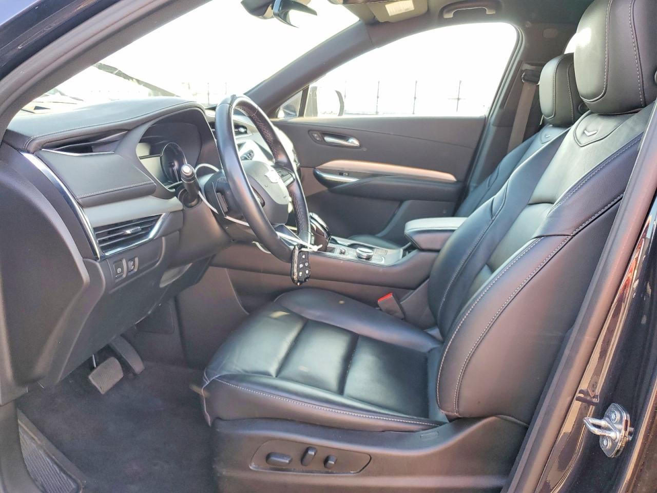 2023 Cadillac Xt4 Premium Luxury - Image 7
