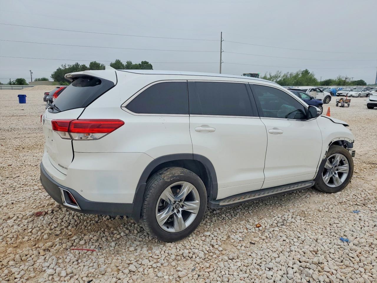 2017 Toyota Highlander - Фото 3