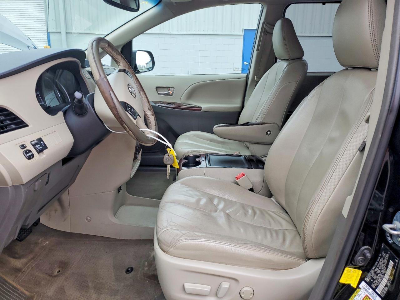 2013 Toyota Sienna Xle 8-Passenger - Фото 7