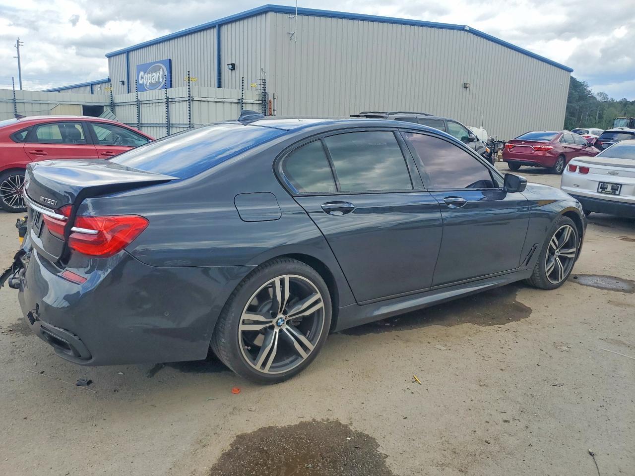2018 BMW 750 Xi - Image 3