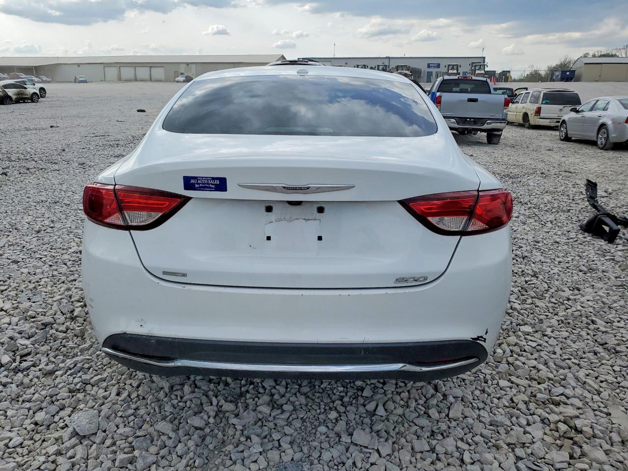 2015 Chrysler 200 Limited - Фото 6