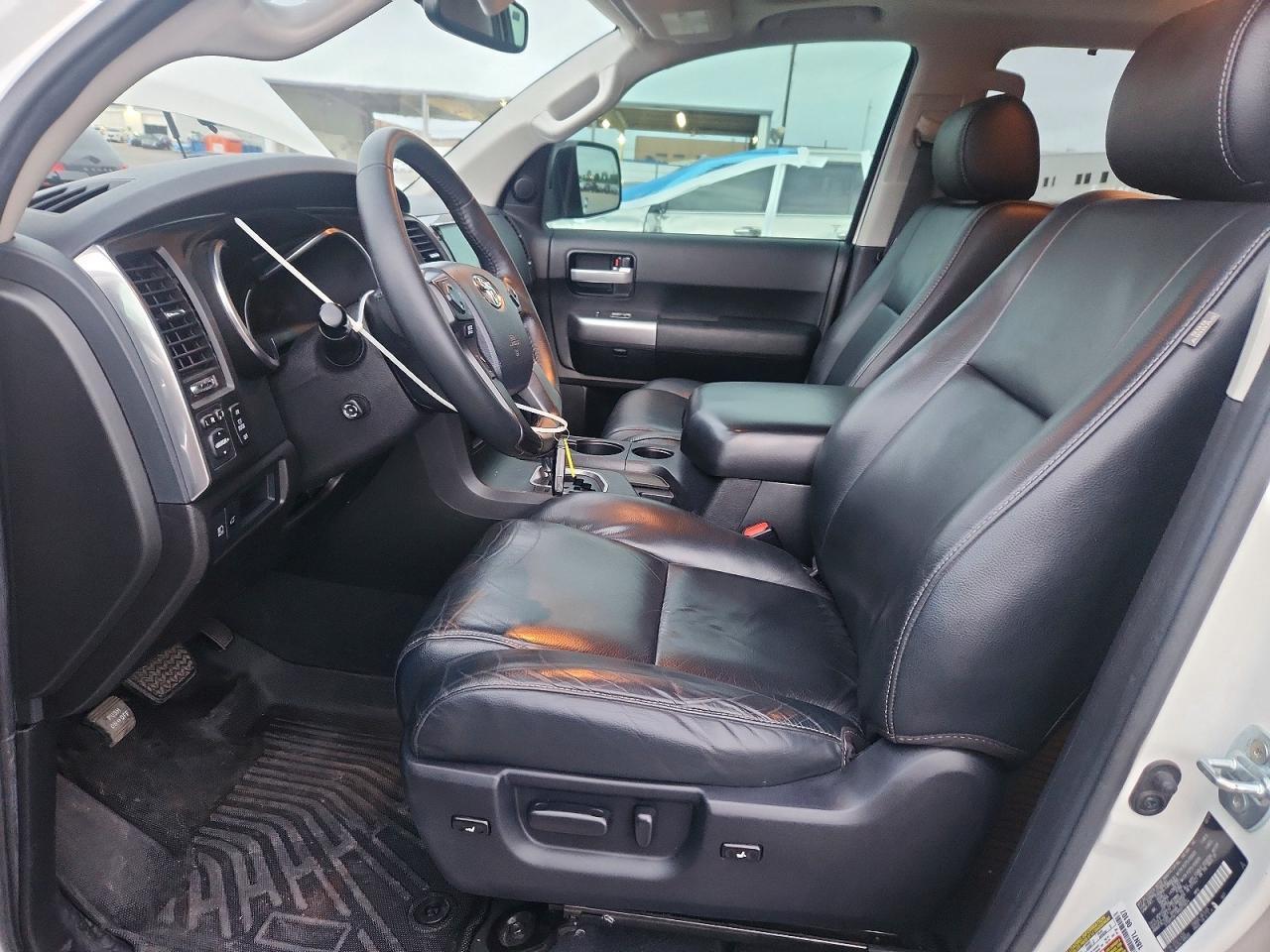 2021 Toyota Sequoia Night Shade - Фото 7