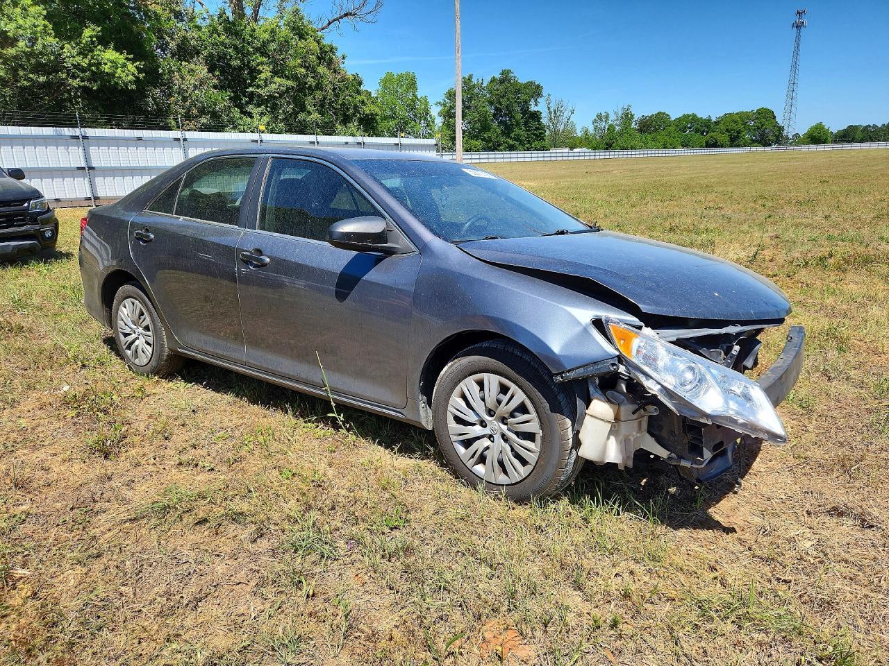 2014 Toyota Camry Le - Image 4