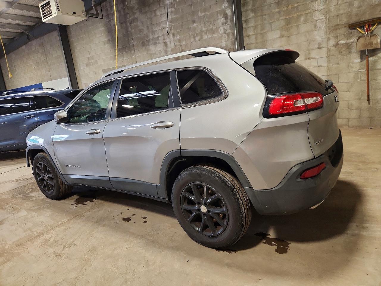 2016 Jeep Cherokee Latitude - Фото 2
