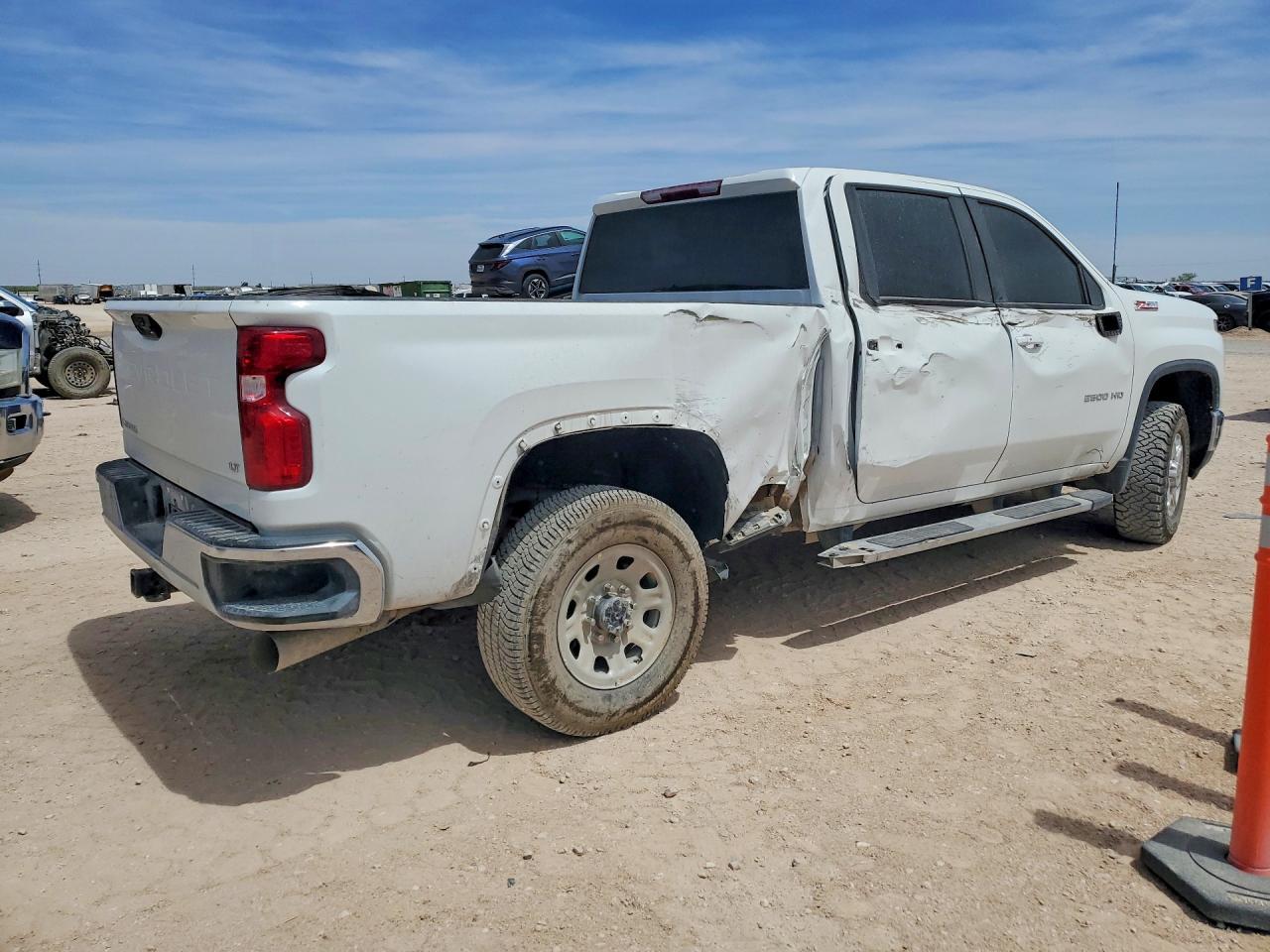 2025 Chevrolet Silverado K2500 Heavy Duty Lt - Image 3