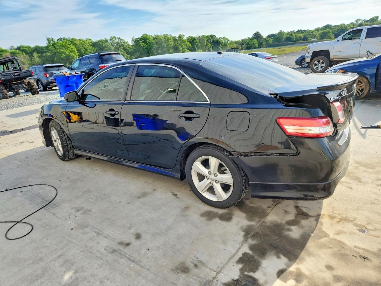 2011 Toyota Camry Se - Image 2