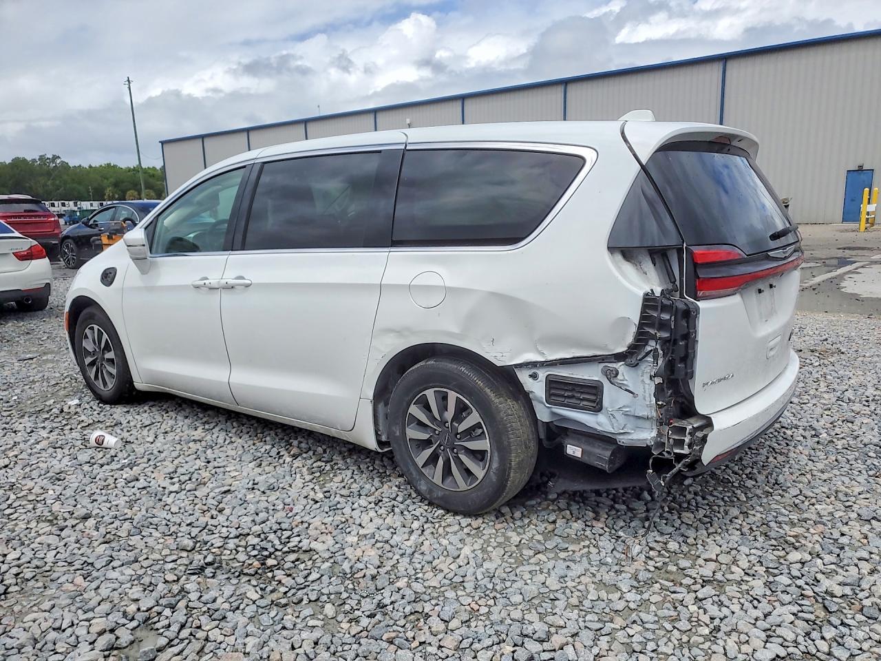 2022 Chrysler Pacifica Hybrid Touring L - Фото 2
