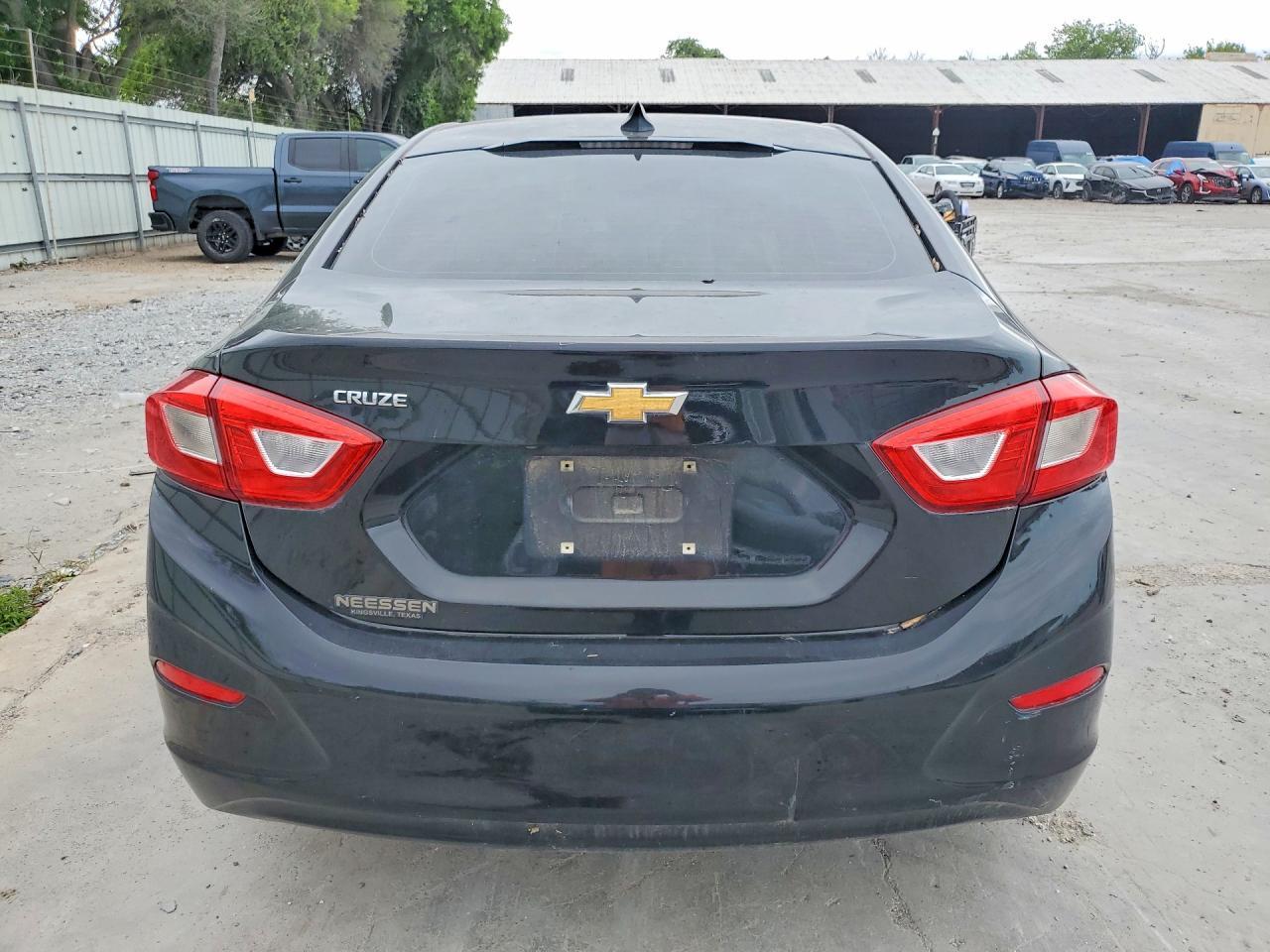2018 Chevrolet Cruze Ls - Image 6