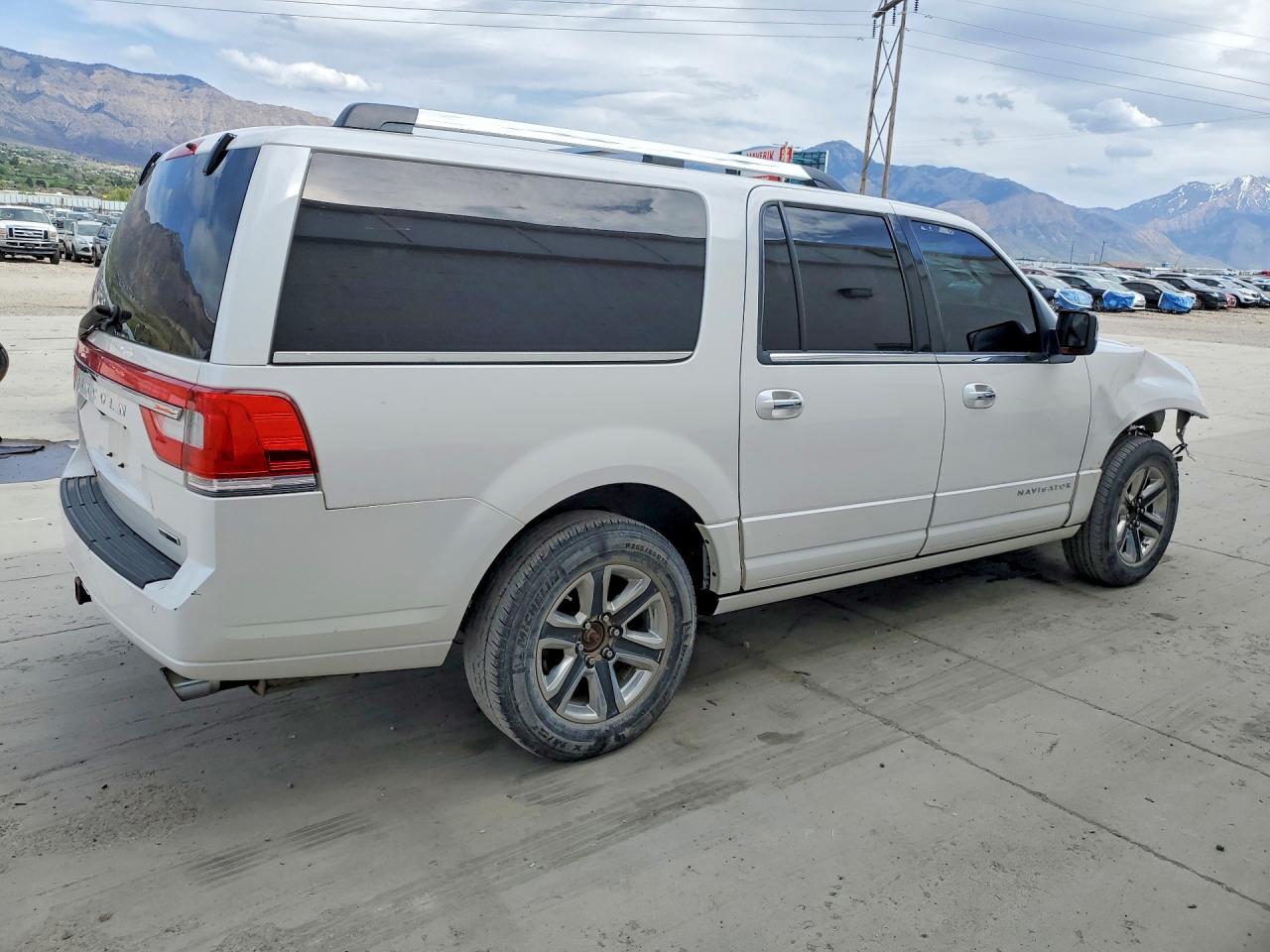 2015 Lincoln Navigator L - Фото 3