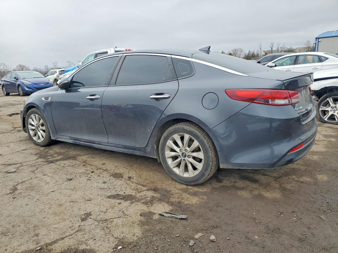 2018 Kia Optima S - Фото 2