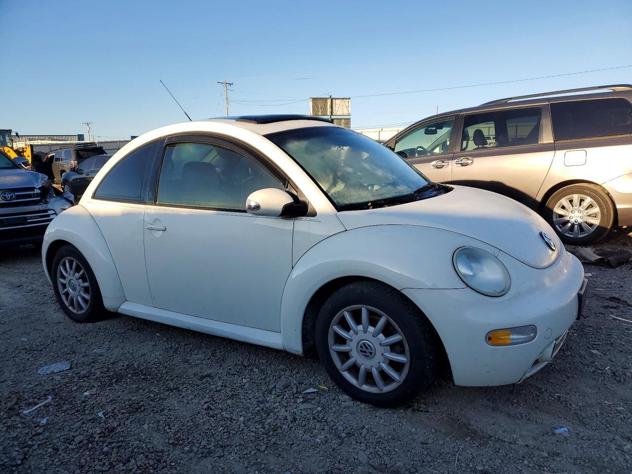 2004 Volkswagen New Beetle - Image 4