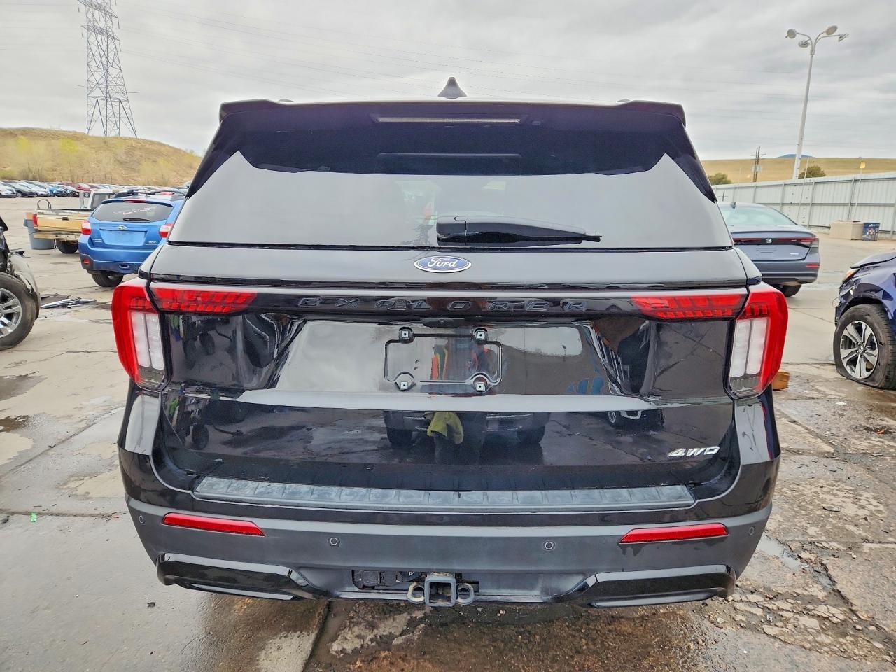 2025 Ford Explorer St-Line - Image 6