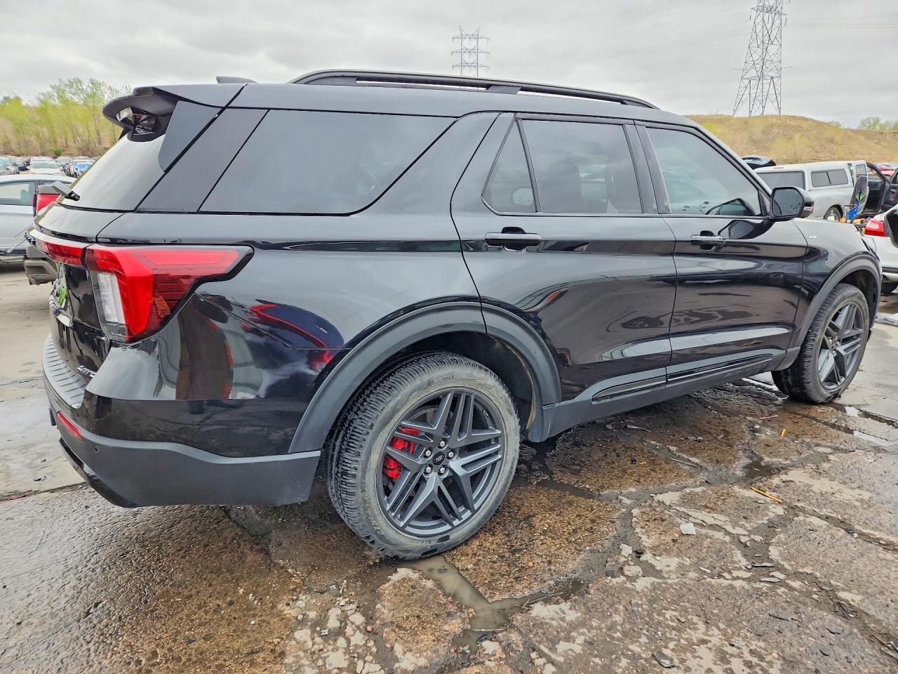 2025 Ford Explorer St-Line - Image 3